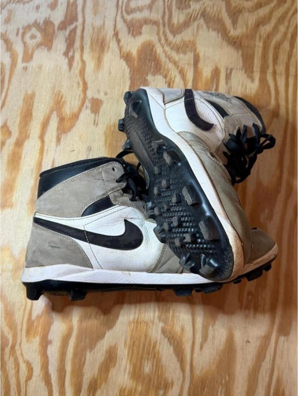 Nike Air Jordan 1 Retro MCS Light Smoke Grey Baseball Cleats Mens Size 10.5